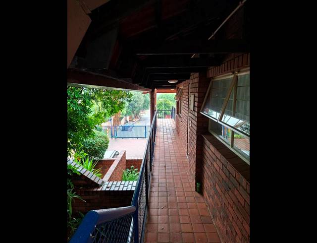 2 BEDROOM TOWNHOUSE FOR SALE IN WINDSOR EAST
